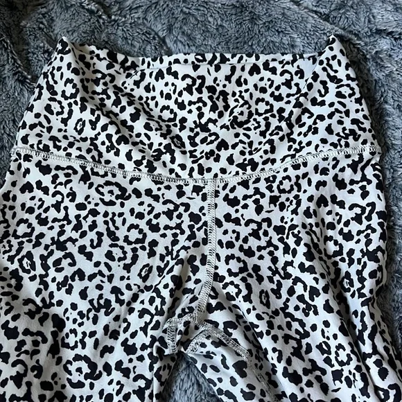 Evolution & Creation Cheetah Leggings - Picture 2 of 3